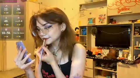 Snapshot of laurettecipro chatting on July 19, 2026, 5:27 pm Eva online show from July 19, 2026, 5:27 pm