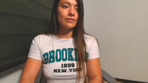 Snapshot of lauri_fit chatting on February 26, 2025, 1:21 am Lauri online show from February 26, 2025, 1:21 am