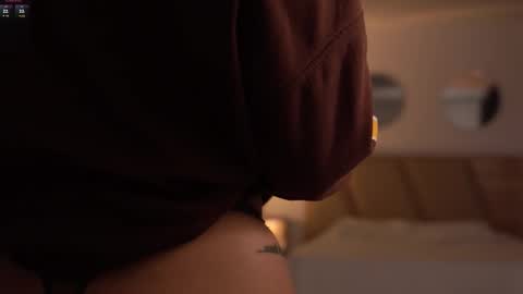 Snapshot of laurita_4 chatting on February 19, 2026, 1:40 pm laurita_4 online show from February 19, 2026, 1:40 pm