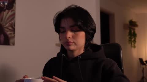 Snapshot of laurita_4 chatting on March 2, 2026, 1:18 pm laurita_4 online show from March 2, 2026, 1:18 pm