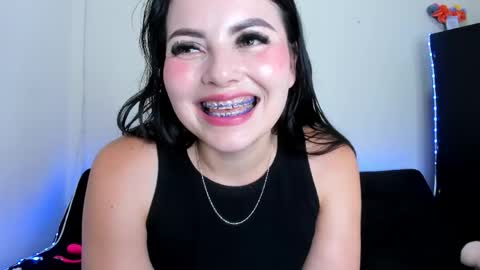 LauryJonson  online show from May 22, 2026, 6:57 pm