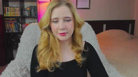 Snapshot of lavender_tender chatting on September 17, 2025, 7:15 pm Lav online show from September 17, 2025, 7:15 pm