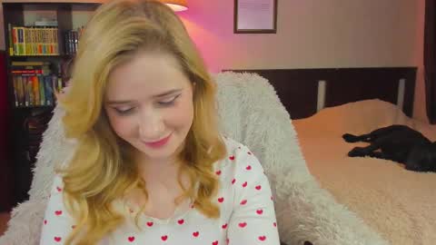 Lav online show from September 19, 2025, 7:47 pm