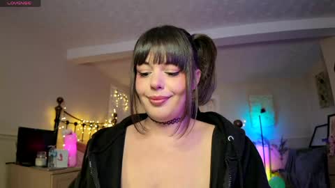 Lavenderrzz online show from May 13, 2026, 1:30 pm