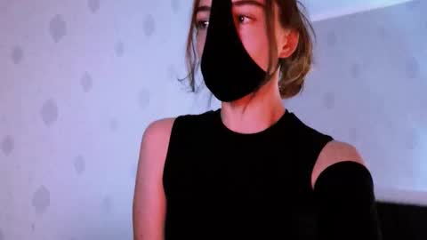 Snapshot of lavinda_lin chatting on October 3, 2025, 5:10 pm Lavinda online show from October 3, 2025, 5:10 pm