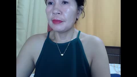 lavine1983 online show from November 26, 2025, 8:43 pm