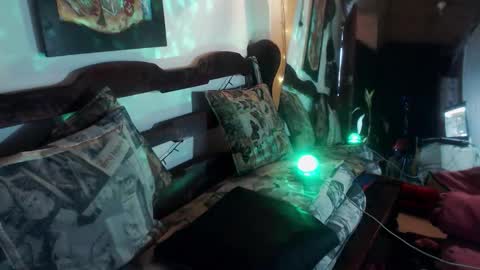 Snapshot of laye19 chatting on October 11, 2025, 10:08 pm Laye19 online show from October 11, 2025, 10:08 pm