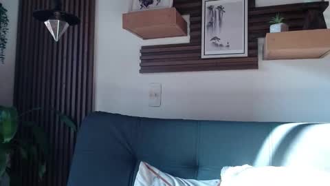 Layla online show from November 16, 2025, 8:47 pm