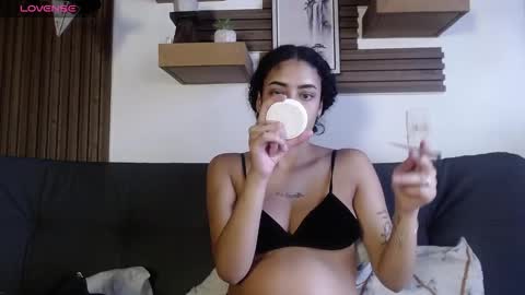 Layla online show from February 20, 2026, 6:41 pm