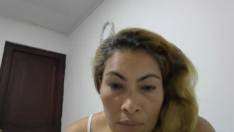 layla_astrum online show from May 8, 2026, 8:58 pm