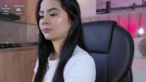 Layla Breezee online show from April 6, 2026, 11:11 am