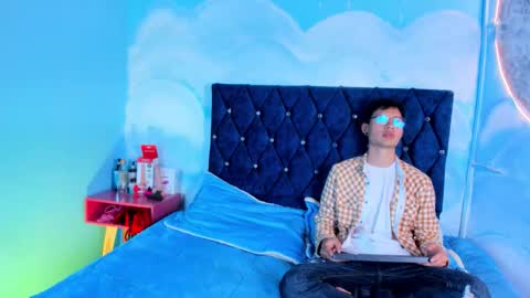 laylaa_and_logan online show from November 6, 2025, 7:37 pm