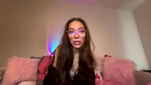 Layla online show from February 12, 2026, 6:47 pm