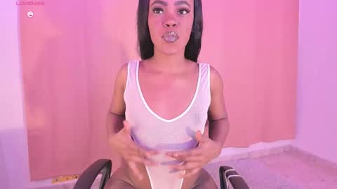 LAYLA online show from December 18, 2025, 5:52 pm