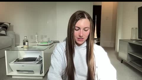 laylahlaylah1 online show from April 16, 2026, 12:50 pm