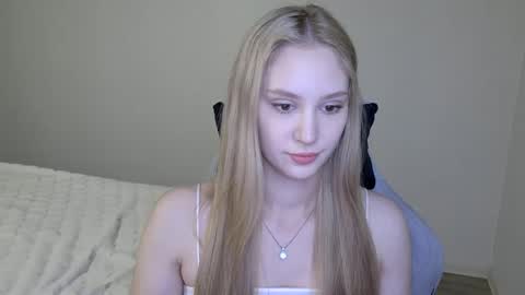 Snapshot of laylapretty001 chatting on October 7, 2025, 4:20 am LaylaPretty001 online show from October 7, 2025, 4:20 am