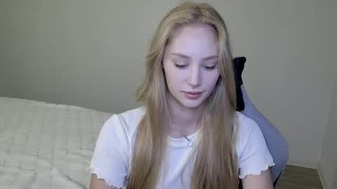 Snapshot of laylapretty001 chatting on December 5, 2025, 6:33 am LaylaPretty001 online show from December 5, 2025, 6:33 am