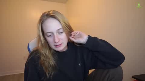 Snapshot of laylas_universe chatting on November 19, 2025, 6:13 am Layla Universe online show from November 19, 2025, 6:13 am