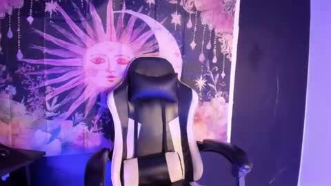 layra_66 online show from July 3, 2026, 5:19 pm
