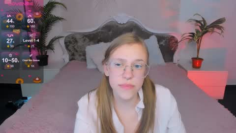 Snapshot of layriantavee chatting on December 17, 2024, 10:23 am layriantavee online show from December 17, 2024, 10:23 am