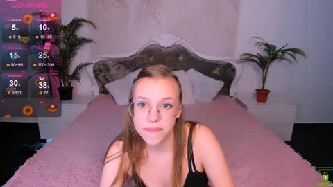Snapshot of layriantavee chatting on December 22, 2024, 9:44 am layriantavee online show from December 22, 2024, 9:44 am