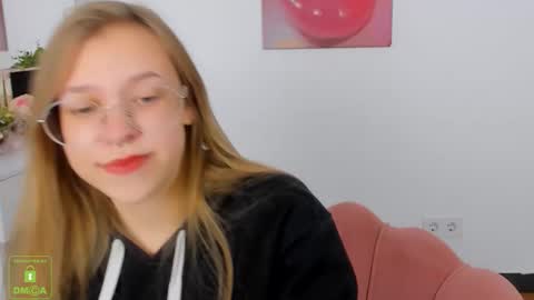 Snapshot of layriantavee chatting on October 11, 2025, 7:51 am layriantavee online show from October 11, 2025, 7:51 am