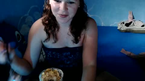 lazzy4ngel online show from June 25, 2026, 4:22 pm