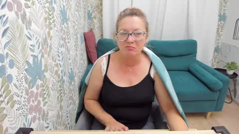 Snapshot of lea_fruit chatting on December 8, 2024, 11:35 am Lea online show from December 8, 2024, 11:35 am