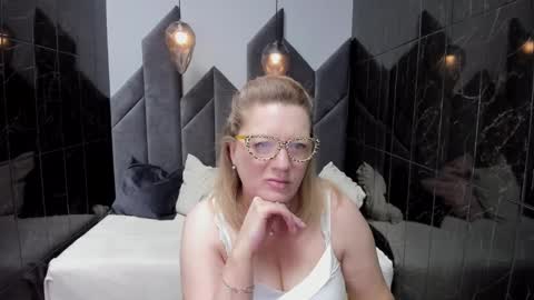 Snapshot of lea_fruit chatting on February 9, 2025, 5:08 am Lea online show from February 9, 2025, 5:08 am