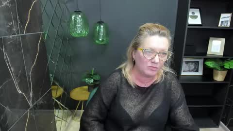 Snapshot of lea_fruit chatting on March 1, 2025, 8:13 am Lea online show from March 1, 2025, 8:13 am