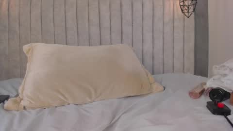 Snapshot of lea_gray chatting on March 7, 2025, 11:49 pm online show from March 7, 2025, 11:49 pm