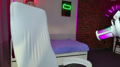 lea_loon online show from March 25, 2026, 10:21 am