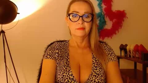 LEA online show from November 19, 2025, 3:12 pm