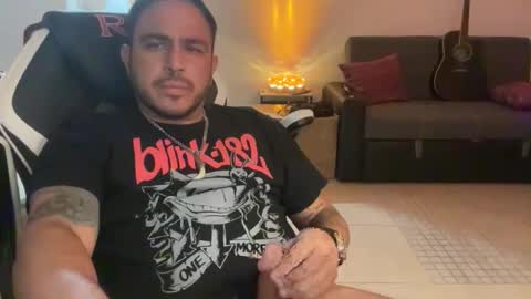 leafar_volkov online show from May 3, 2026, 10:38 pm