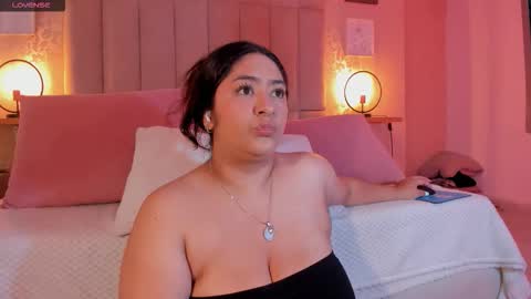 Leah online show from November 13, 2025, 1:54 pm