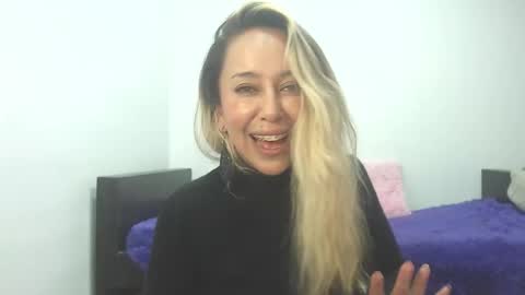 leah_susman online show from September 25, 2025, 1:53 am