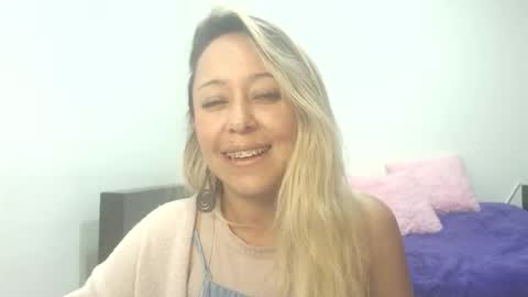 leah_susman online show from November 22, 2025, 1:37 am