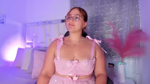 Leah  online show from May 27, 2026, 2:08 am