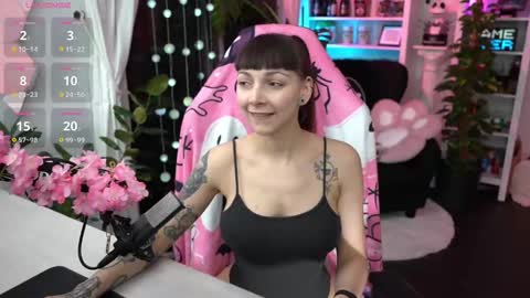 Snapshot of leahobscure chatting on February 11, 2025, 8:52 pm Leah online show from February 11, 2025, 8:52 pm