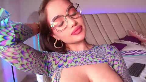 Snapshot of leahprada_ chatting on February 10, 2025, 6:03 pm Instagram Leahprada online show from February 10, 2025, 6:03 pm