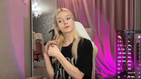 Snapshot of leanchika chatting on February 19, 2025, 11:46 pm Lean online show from February 19, 2025, 11:46 pm