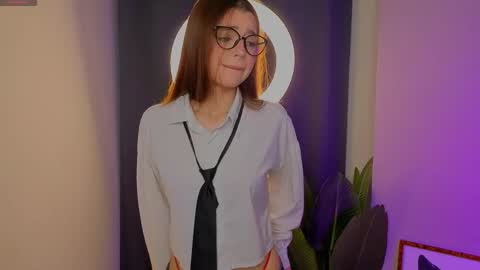 Sophie online show from April 15, 2026, 7:10 pm