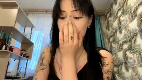 Kiki online show from April 10, 2026, 3:17 pm