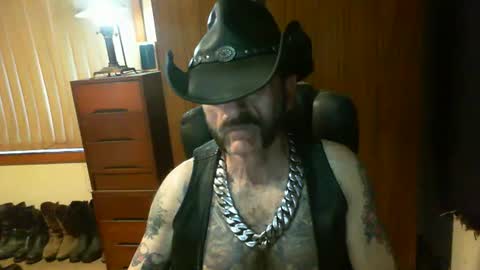 Snapshot of leathergreaser chatting on March 1, 2026, 8:11 pm leathergreaser online show from March 1, 2026, 8:11 pm