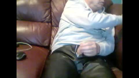 Snapshot of leatherpants68 chatting on October 29, 2025, 9:05 pm leatherpants68 online show from October 29, 2025, 9:05 pm