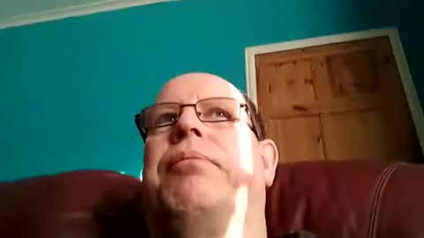 leatherpants68 online show from December 3, 2025, 12:47 pm