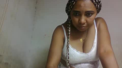 leatiana online show from February 9, 2026, 6:56 pm