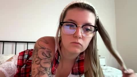 leeannerose online show from May 27, 2026, 11:24 pm
