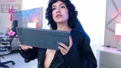 Snapshot of leethompson_ chatting on February 26, 2025, 4:56 pm Leet online show from February 26, 2025, 4:56 pm