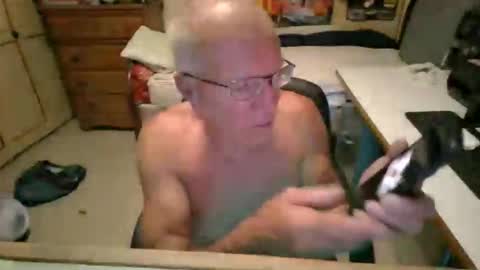 leezimmerman200 online show from May 4, 2026, 6:09 am